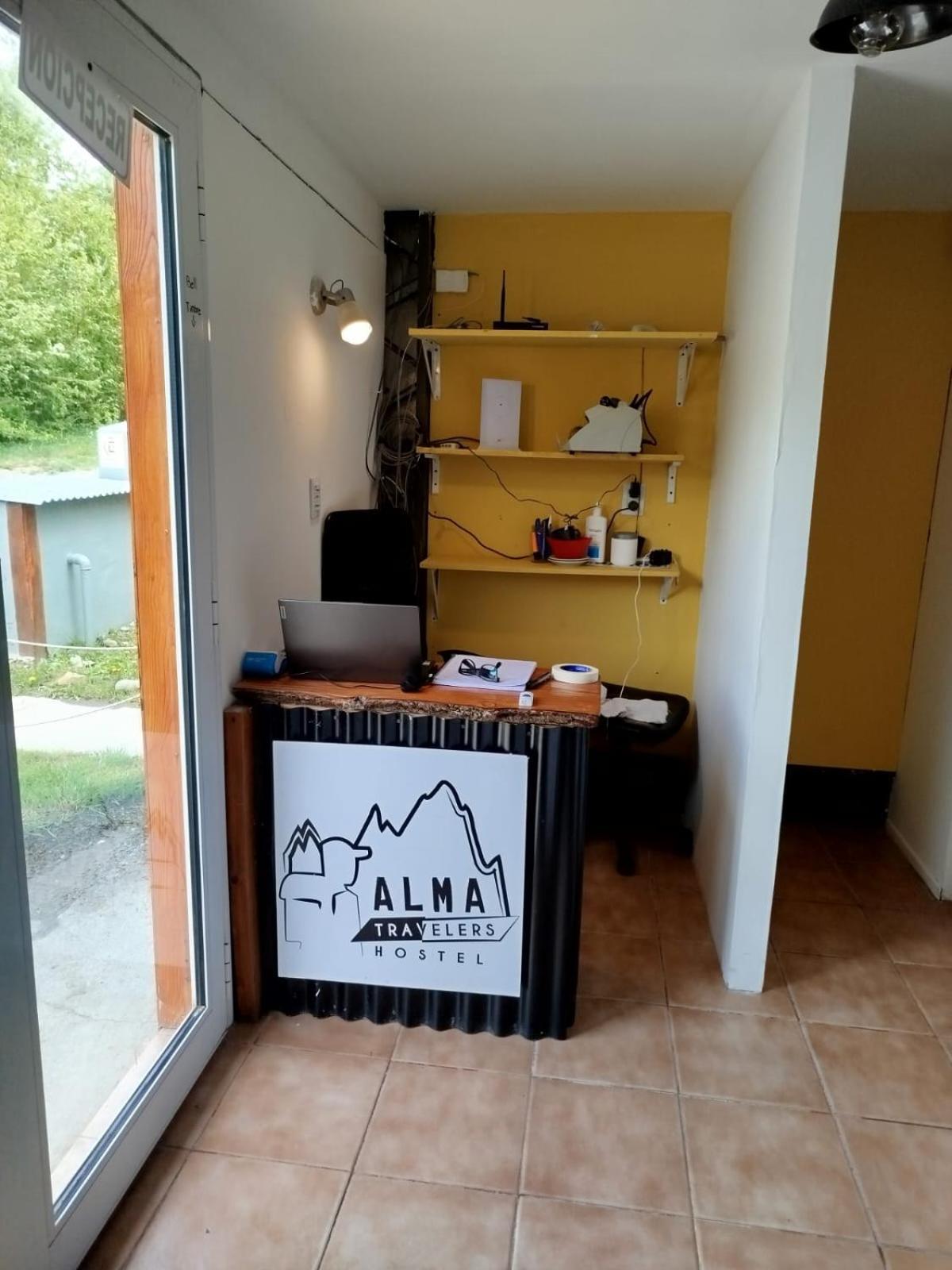 Alma Travelers Hostel El Chalten Exterior photo